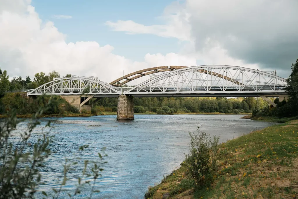 Broar över älven