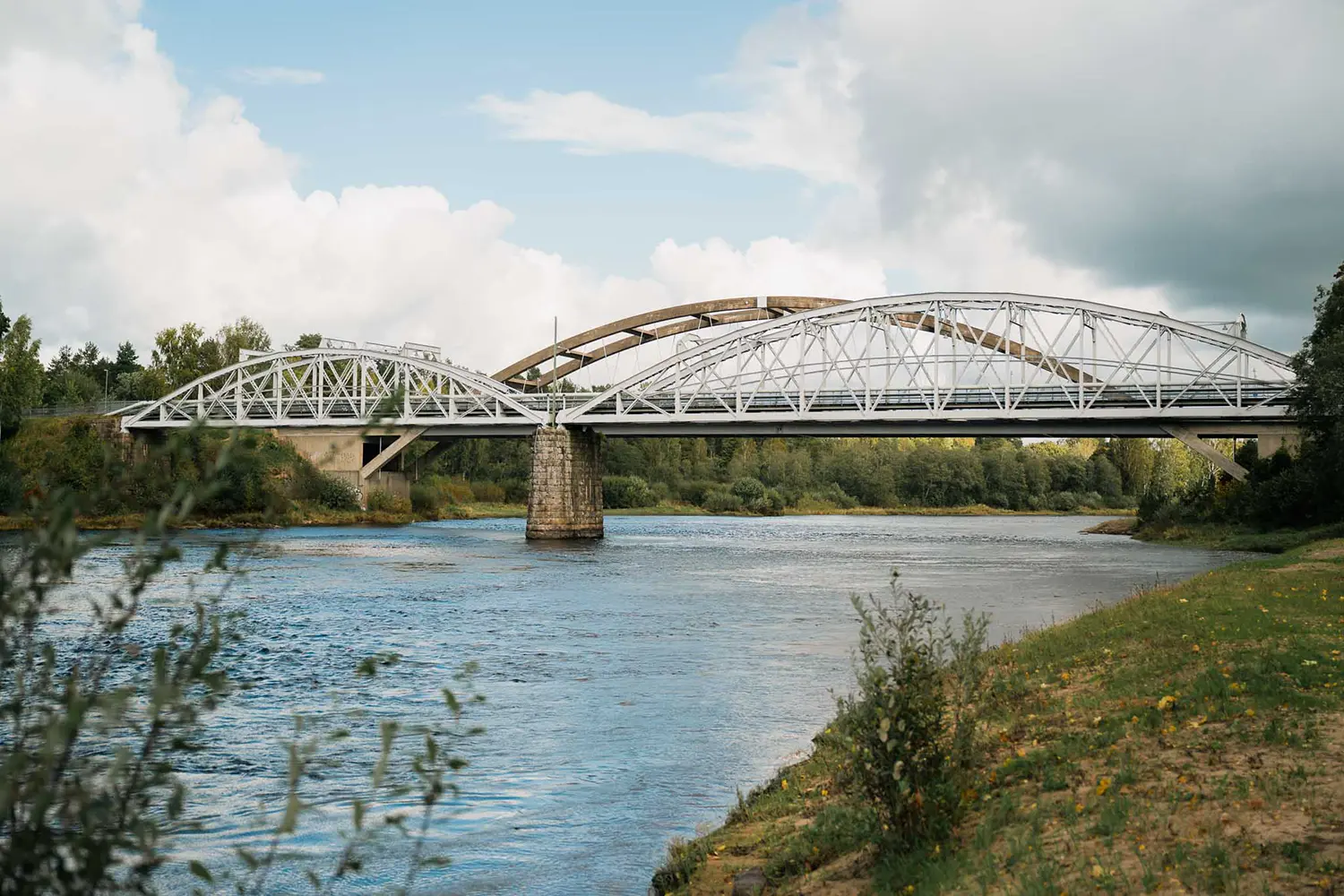Broar över älven